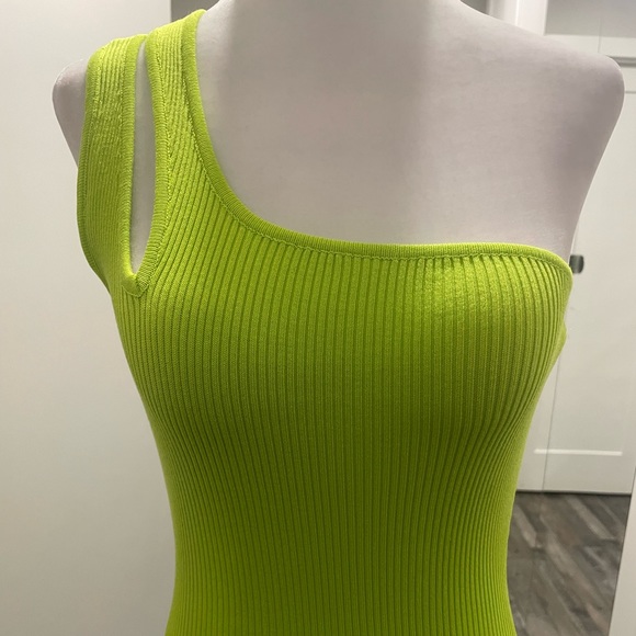 Neon dress. - Picture 3 of 6